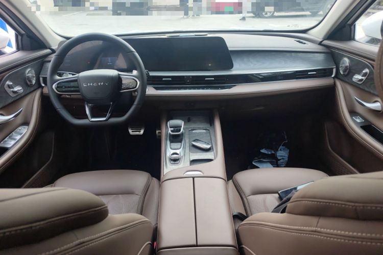 Used Chery Arrizo 8 2023 High-Performance Edition 2.0T DCT Powerfully Equipped Center Console