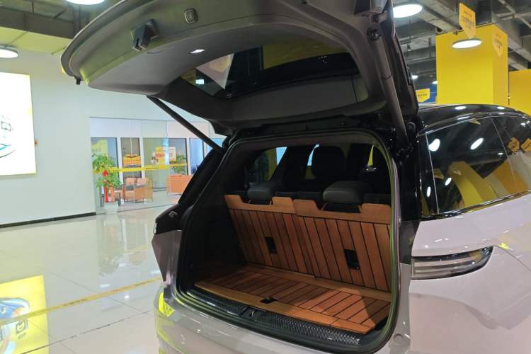 Used Nio ES8 2024 75 kWh Executive Edition Trunk