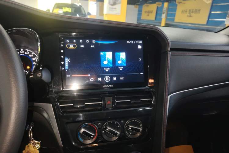 Used Venucia T70 2018 2.0L CVT Smart Edition Audio And AC Panel