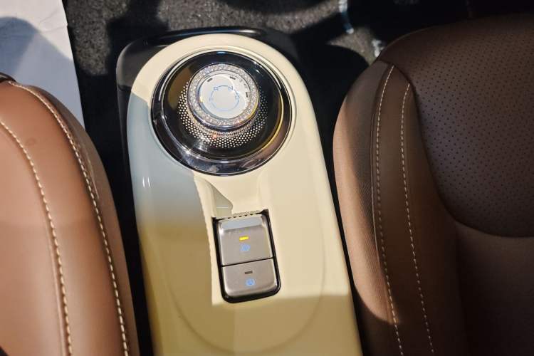 Used Wuling Bingo 2024 333 km Lingxi Connected Version Gear Lever