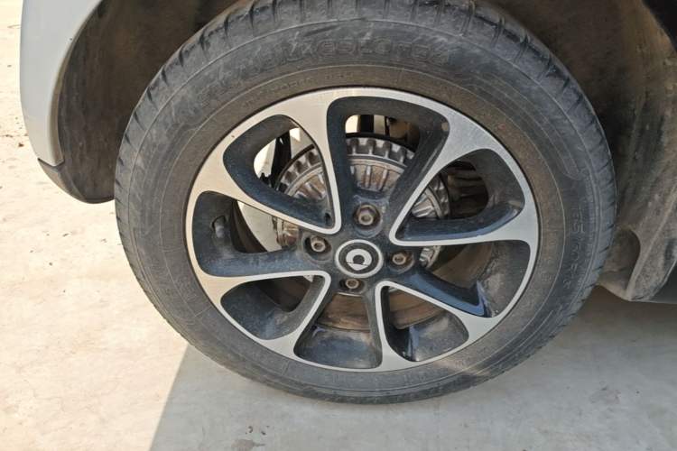 Used smart fortwo 2015 1.0L 52 kW Hardtop Passion Edition Right Rear Wheel Hub