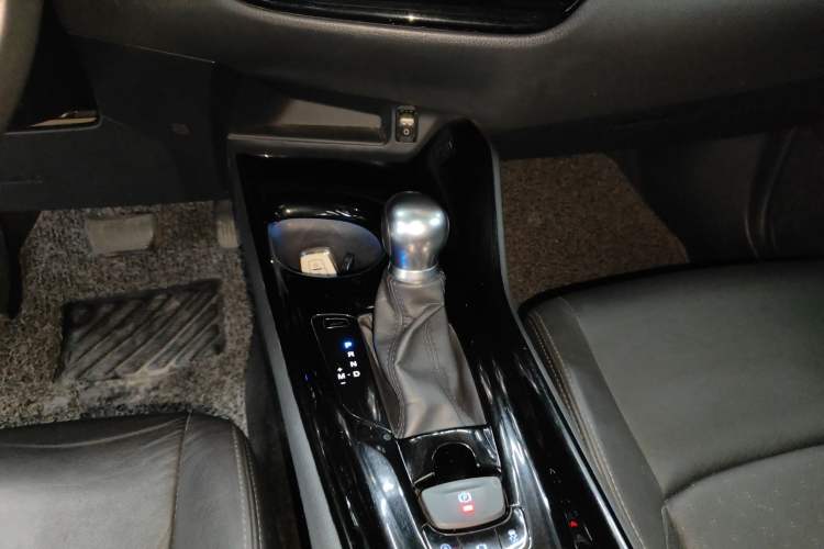 Used Toyota IZOA 2018 2.0L Yichi Edition China V Standard Gear Lever