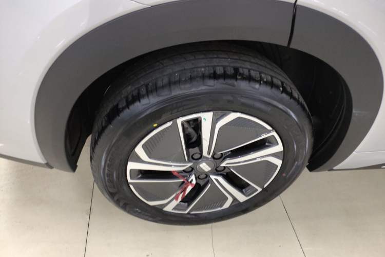 Used Geely Galaxy Xingjian 7 EM-i 2025 55 km Launch Edition Right Rear Wheel Hub
