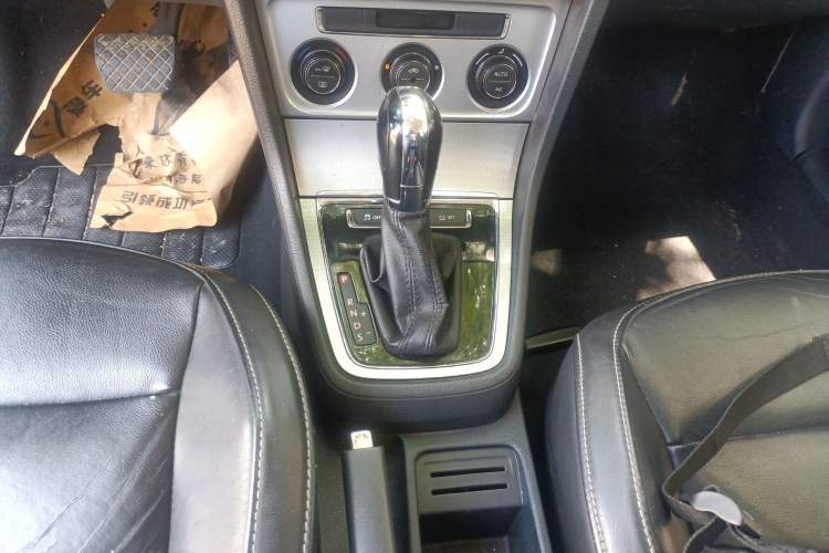 Used Volkswagen Gran Lavida 2014 1.4TSI Automatic 30th Anniversary Edition
