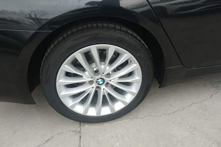 Used BMW 5 Series 2022 Restyled 525Li Luxury Package Right Rear Wheel Hub