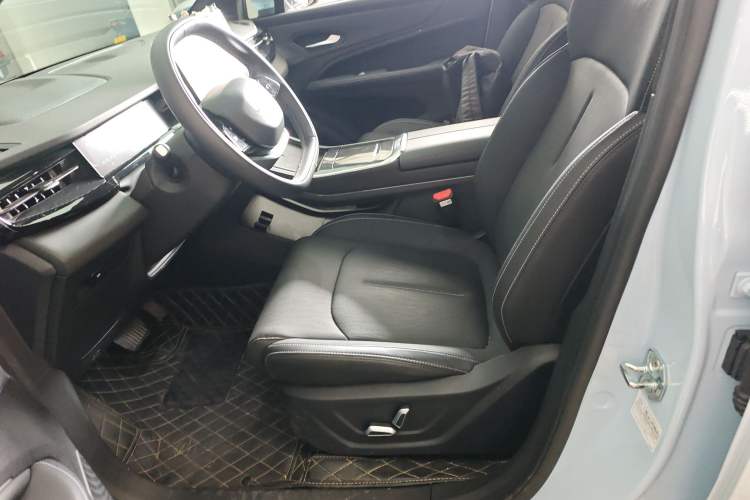 Used Livan 7 2023 450 km – Chasing Clouds