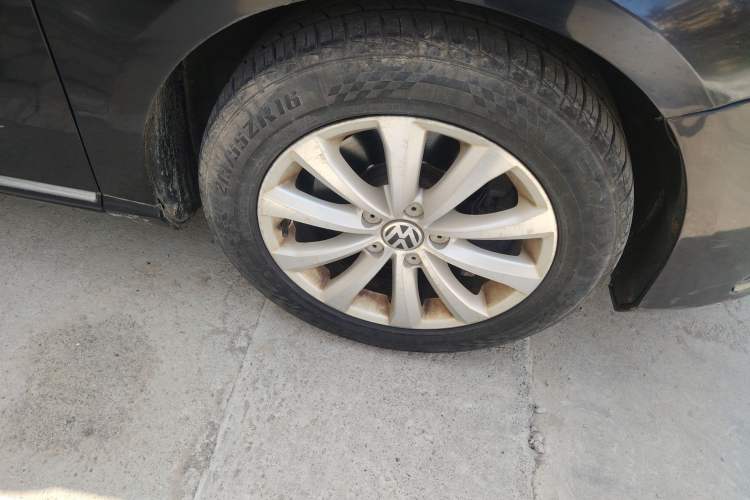 Used Volkswagen Passat 2015 1.8TSI DSG Prestige Edition Right Front Wheel Hub