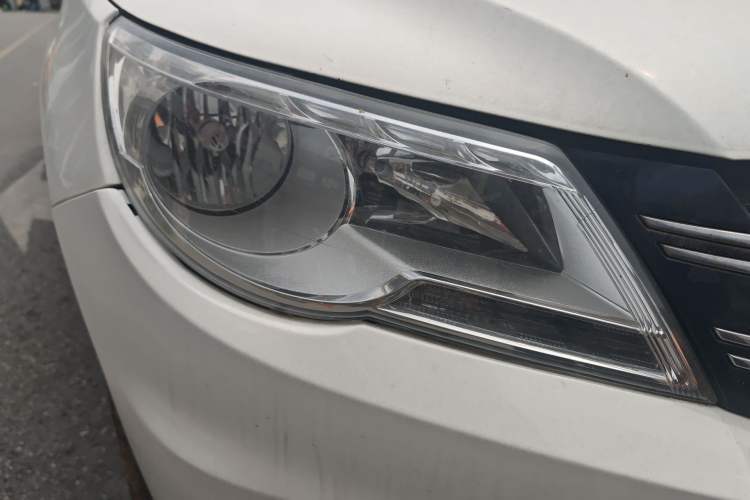 Used Volkswagen Tiguan 2010 1.8 TSI Automatic Two-Wheel Drive Trend Edition Right Front Headlight