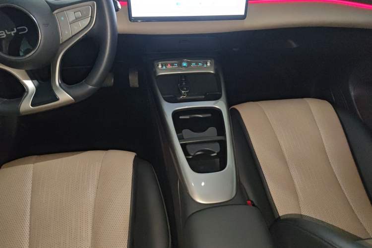 Used BYD Dolphin 2025 Intelligent Driving Version 410 km Fashion Edition Gear Lever