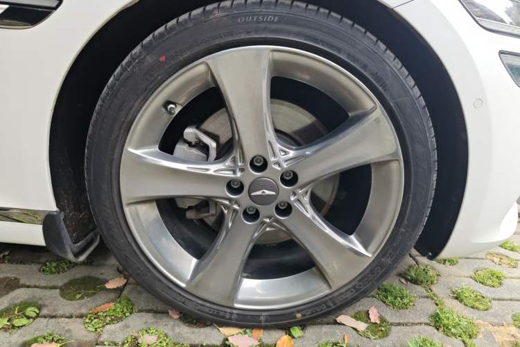 Used Genesis G80 2021 2.5T Rear-Drive Flagship Edition Right Front Wheel Hub