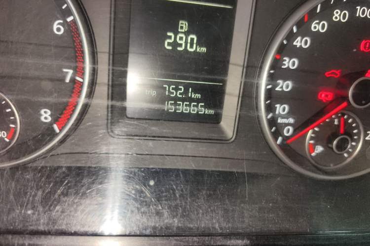 Used Volkswagen Touran 2011 1.4T DSG Zhiya Edition 5 Seats Odometer Close Up