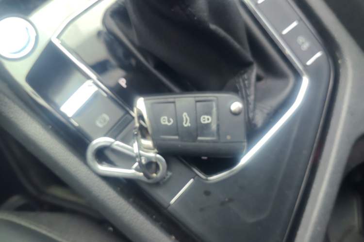 Used Volkswagen Tharu 2019 280TSI Two-Wheel Drive Luxury Version China VI Standard Interior 1