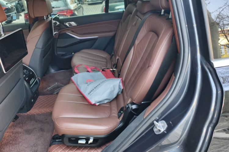 Used BMW X7 2019 xDrive40i Luxury Package with Leading Features