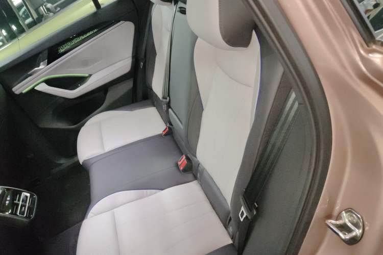 Used Volkswagen Tiguan L 2024 PRO 330TSI Two-Wheel Drive R-Line Smart Edition Left Rear Seat