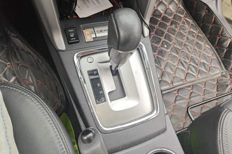 Used Subaru Forester 2013 2.0i Automatic Luxury Edition Gear Lever