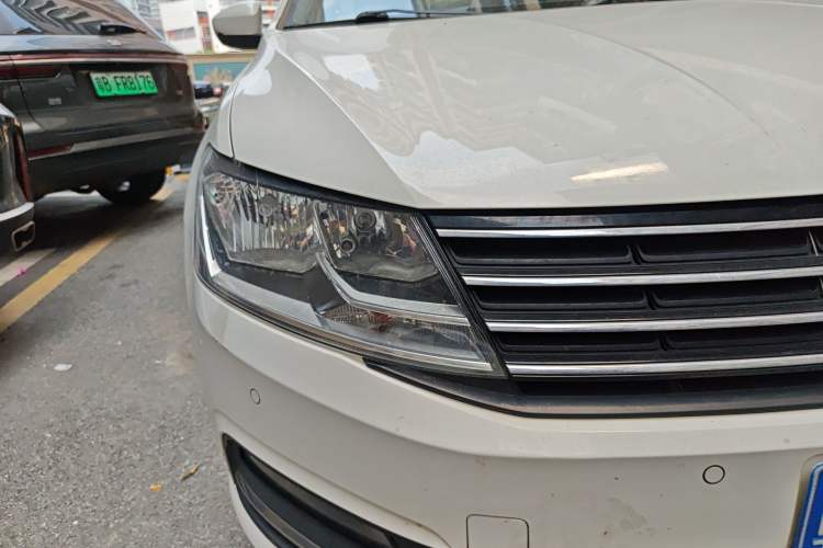 Used Volkswagen Lavida 2017 1.6L Automatic Comfort Edition Right Front Headlight