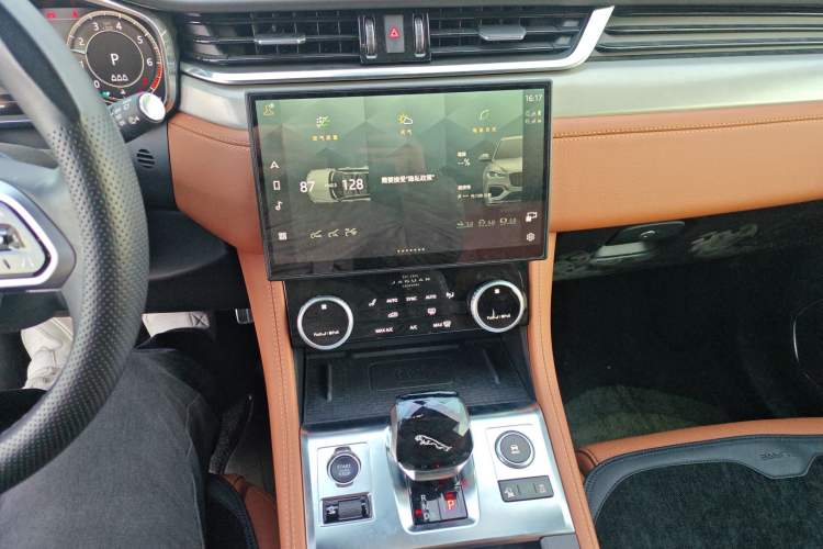 Used Jaguar F-PACE 2024 P250 R-Dynamic SE