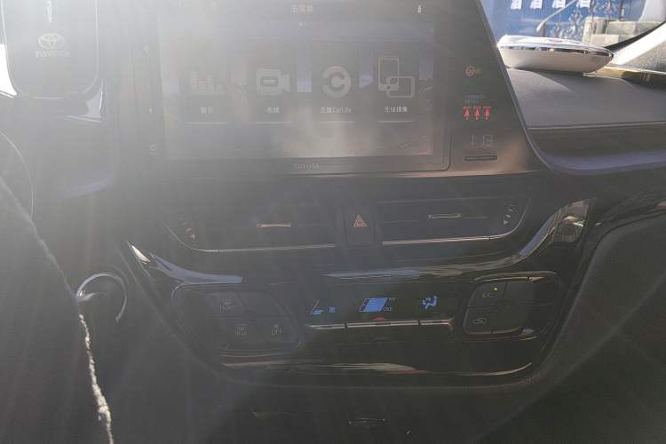 Used Toyota IZOA 2018 2.0L Yichi Version China VI Standard
