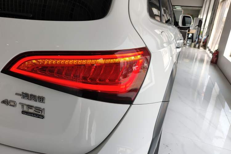 Used Audi Q5 2017 Plus 40 TFSI Comfort Model