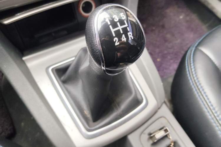 Used Ford Focus 2013 Hatchback Classic 1.8L Manual Base Model Gear Lever