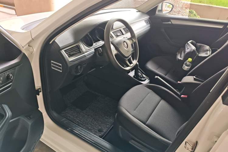 Used Volkswagen Bora 2016 1.6L Automatic Fashion Model Driver Seat