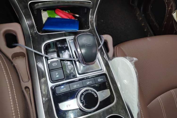 Used BYD Tang New Energy 2017 2.0T All-Wheel Drive Hyatt Model Gear Lever