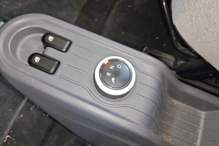 Used Wuling Hongguang MINIEV 2021 Macaron Premium Model – Lithium Iron Phosphate Gear Lever