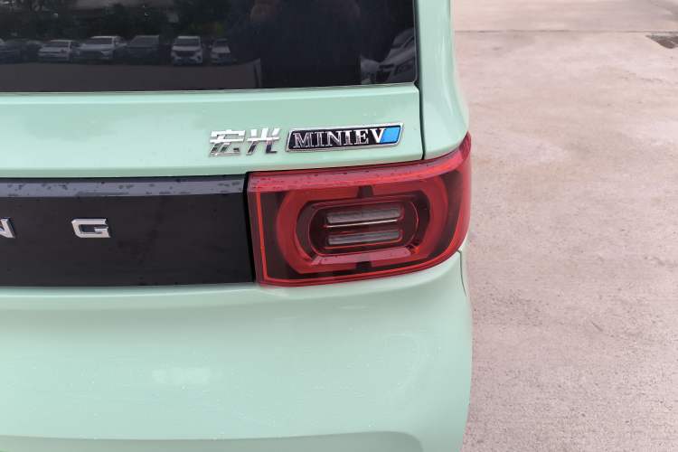 Used Wuling Hongguang MINIEV 2022 Macaron Premium Model – Lithium Iron Phosphate Right Rear Taillight