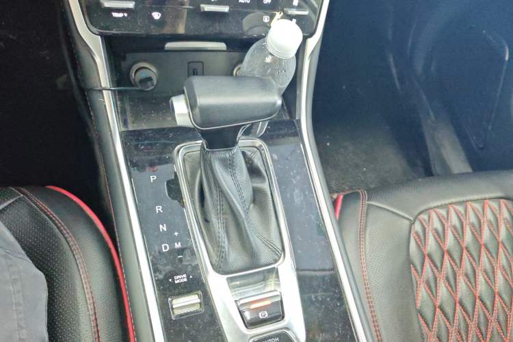 Used CHANGAN CS75 2018 280T Automatic Smart Edition China V-standard Gear Lever