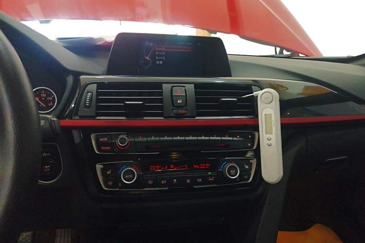 Used BMW 4 Series 2014 420i Convertible Sports Design Package Audio And AC Panel