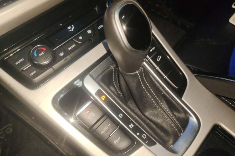 Used Geely Auto Emgrand X7 Sport 2016 1.8TD Automatic ZhiShang Model Gear Lever