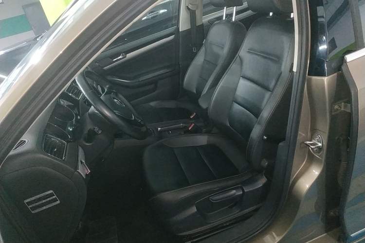 Used Volkswagen Sagitar 2015 1.6L Automatic Comfort Model
