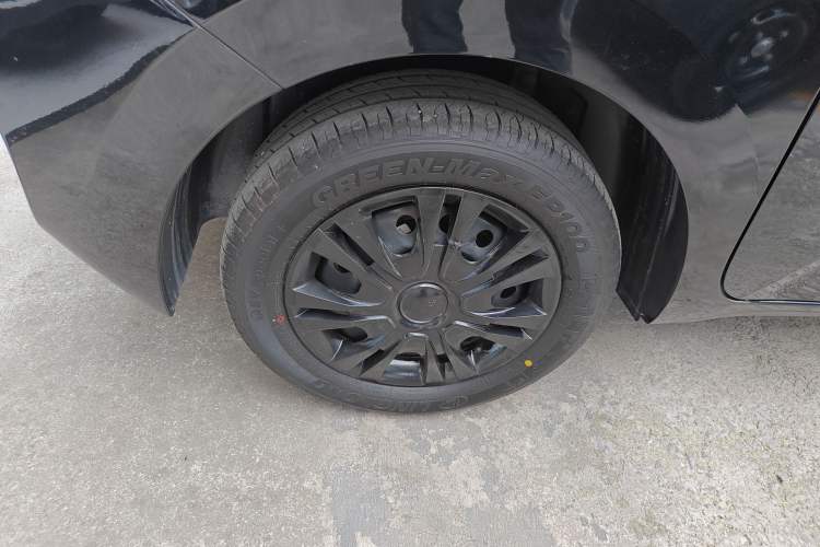 Used Wuling Zhiguang New Energy 2025 Comfort Model Right Rear Wheel Hub