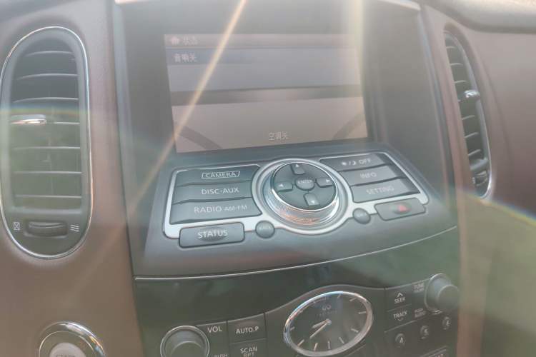 Used Infiniti QX50 2013 2.5L Two-Wheel-Drive Elegant Edition