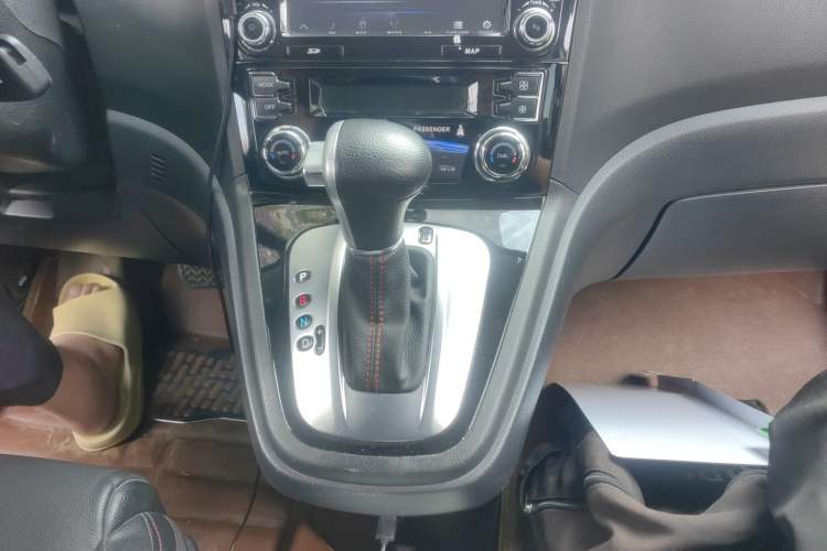 Used Haval H6 2013 Upgraded Model 2.4L Automatic Two-Wheel Drive Prestige Version
