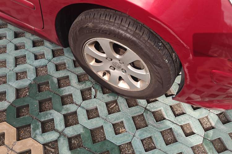 Used Peugeot 307 2008 Hatchback 1.6L Manual Deluxe Edition Right Front Wheel Hub