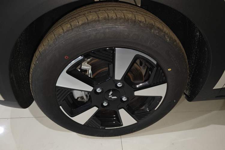 Used Wuling Bingo PLUS 2024 330 km Range Five-Seater Version
