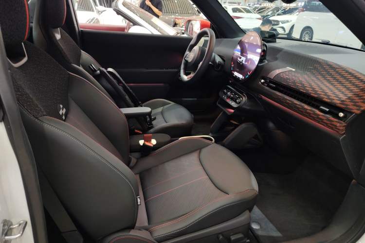 Used MINI Electric COOPER JCW 2025 JOHN COOPER WORKS
