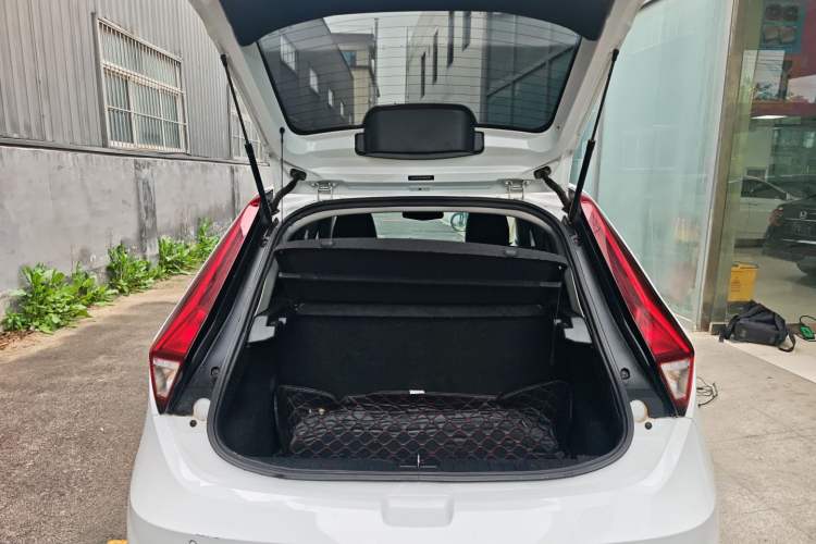 Used MG 3 2017 1.5L Automatic Smart Connect Elite Edition Trunk
