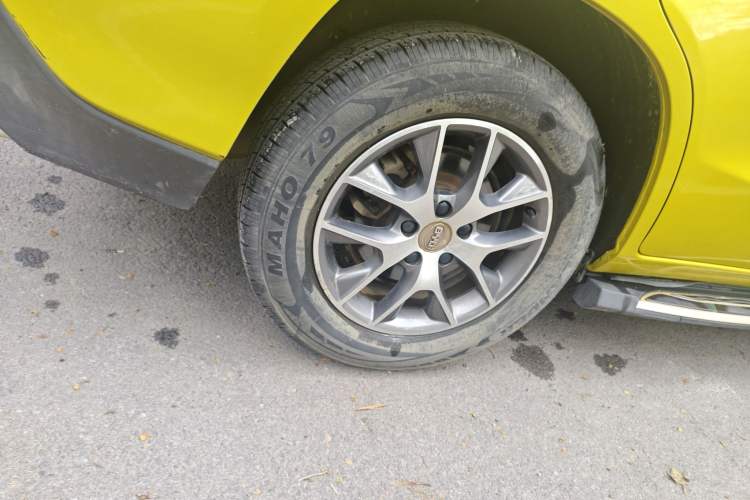 Used BYD Song 2016 1.5TI Manual Luxury Model Right Rear Wheel Hub