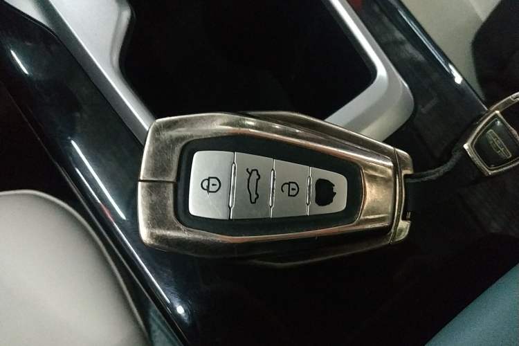 Used Geometry E Firefly 2024 301km Starlight
