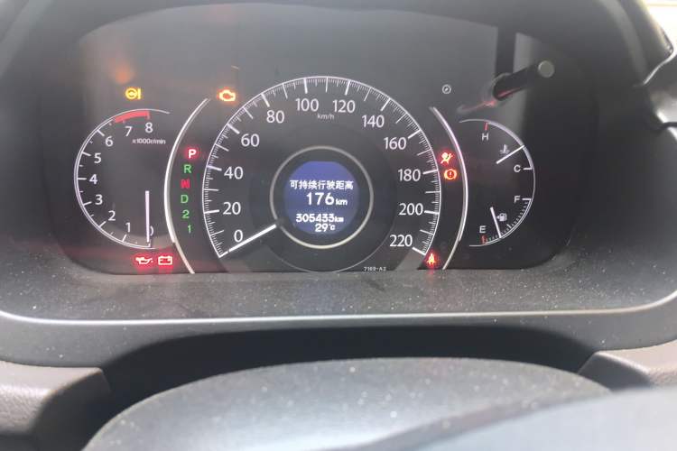 Used Honda CR-V 2012 2.0L two-wheel drive urban version Odometer Close Up