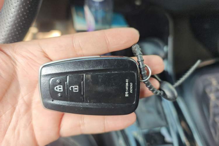 Used Toyota C-HR 2018 2.0L Leading with Sunroof China VI Standard