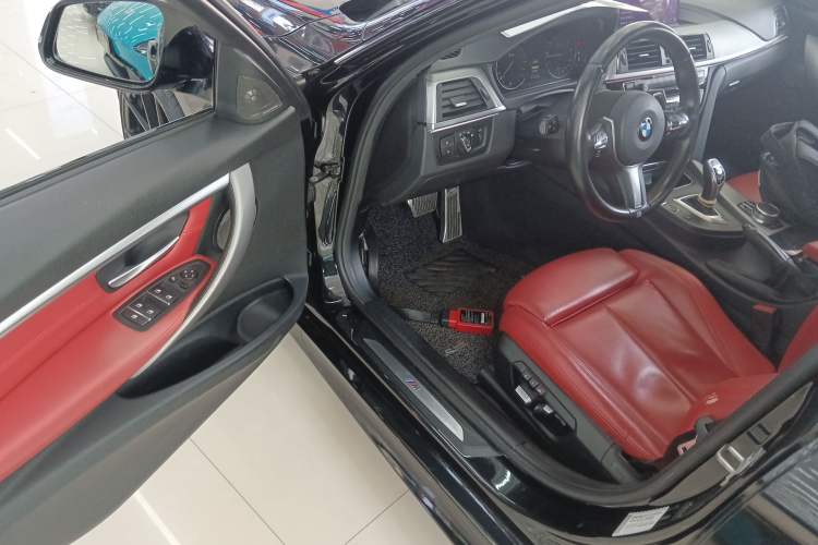 Used BMW 3 Series 2018 320i M Sport Night Edition Driver Seat