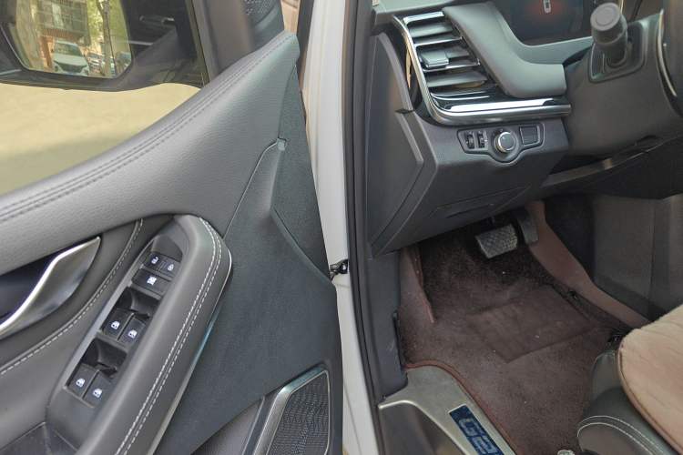 Used SAIC MAXUS G20 2023 Facelifted PLUS 2.0T Gasoline Automatic Luxury Edition