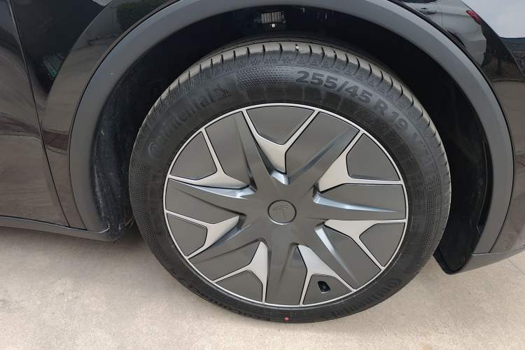 Used Tesla Model Y L 2025 Model Long-Range All-Wheel-Drive Version