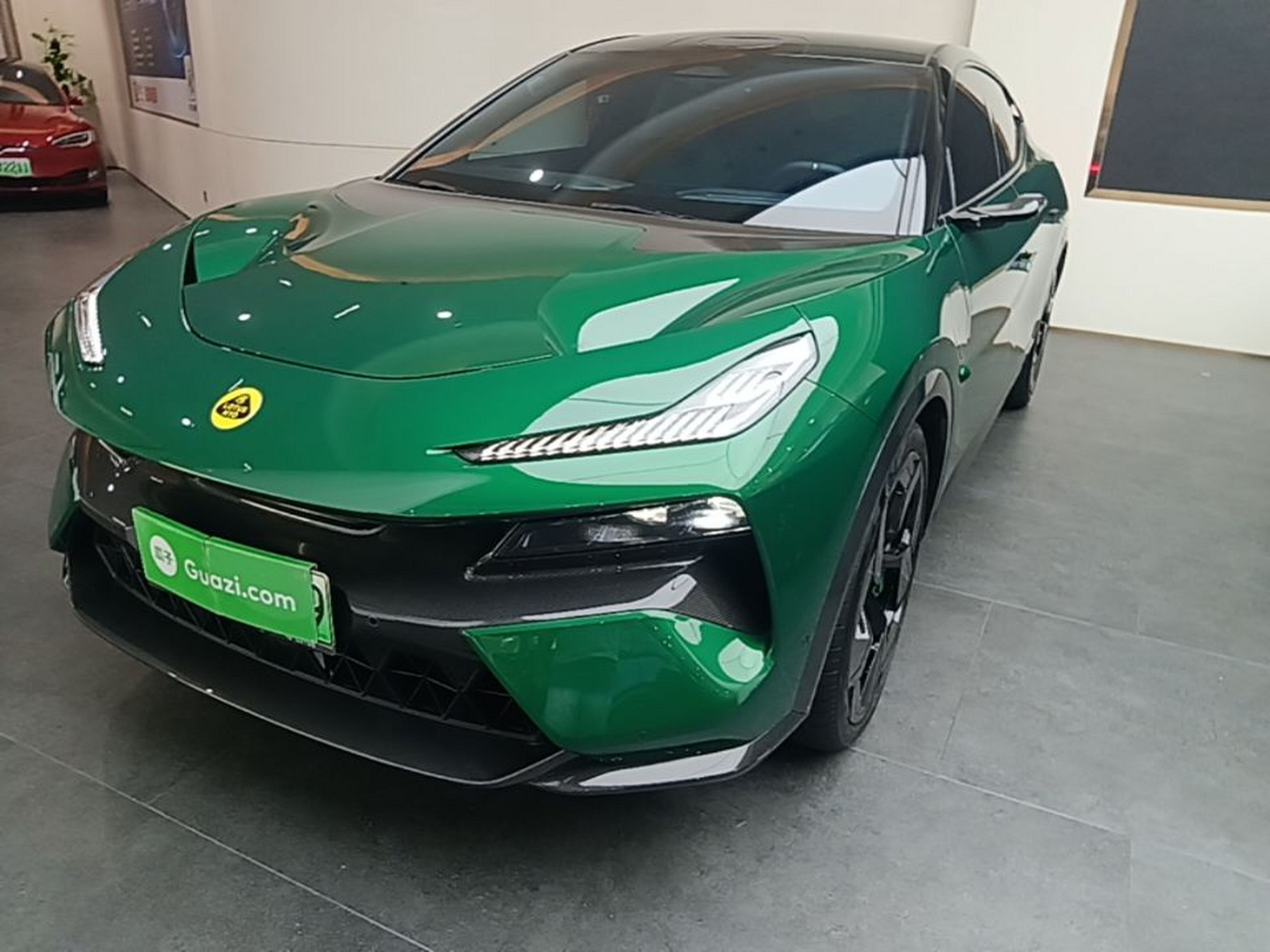 Unter der Vorderseite des Autos