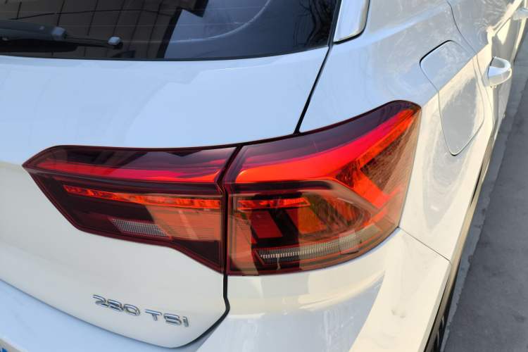 Used Volkswagen T-ROC 2021 280TSI DSG Two-Wheel Drive Comfort Connect Edition