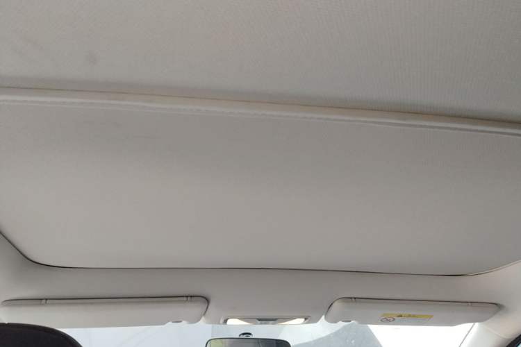 Used Venucia V DD-i 2023 60km iD Version Headliner