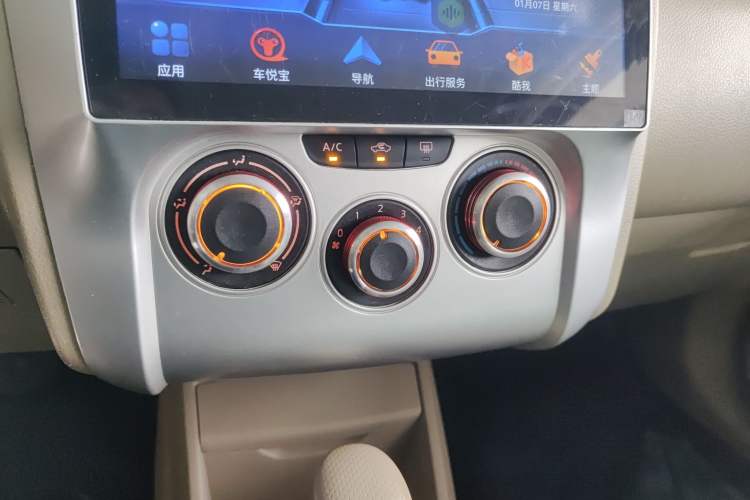 Used Venucia D50 2013 1.6L Automatic Fashion Edition Audio And AC Panel